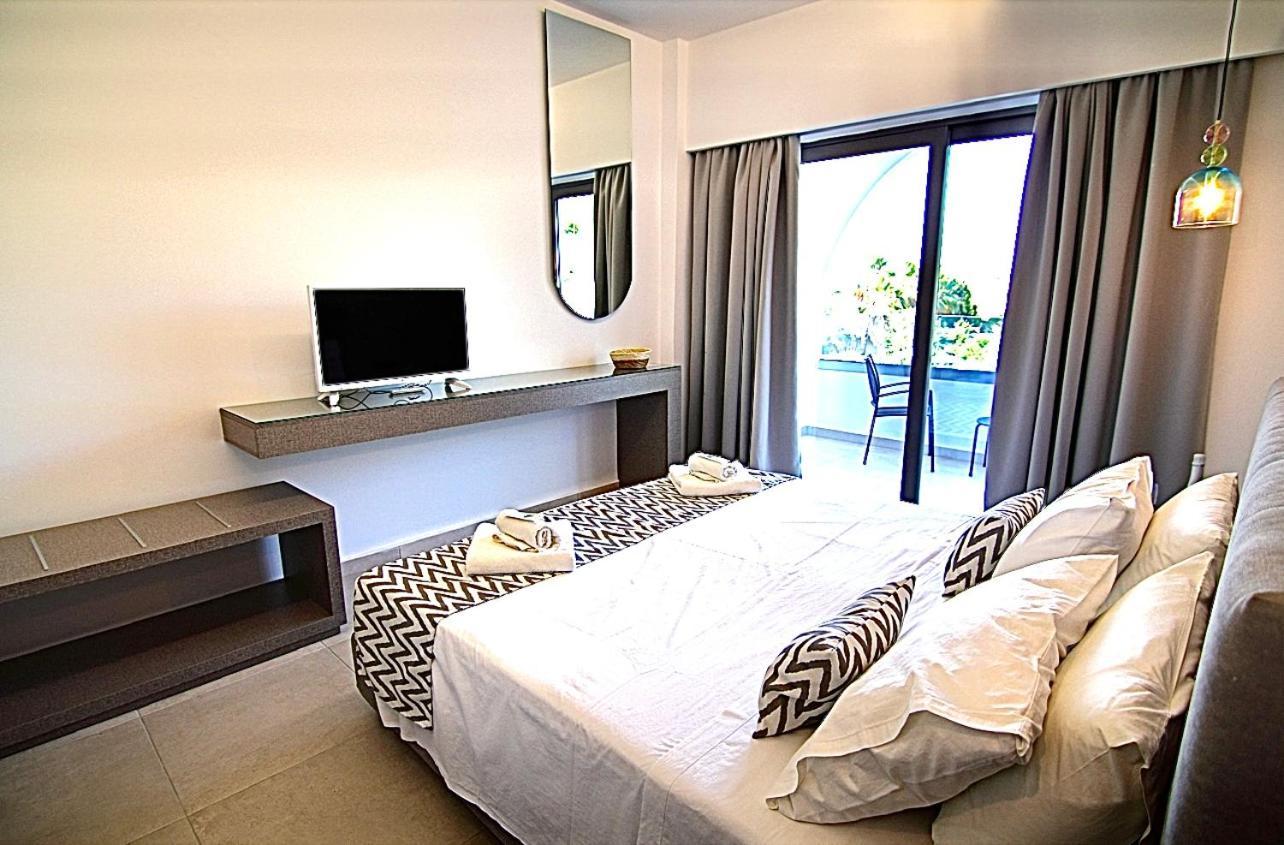 Happy Days Hotel, Adults Only Теологос Экстерьер фото