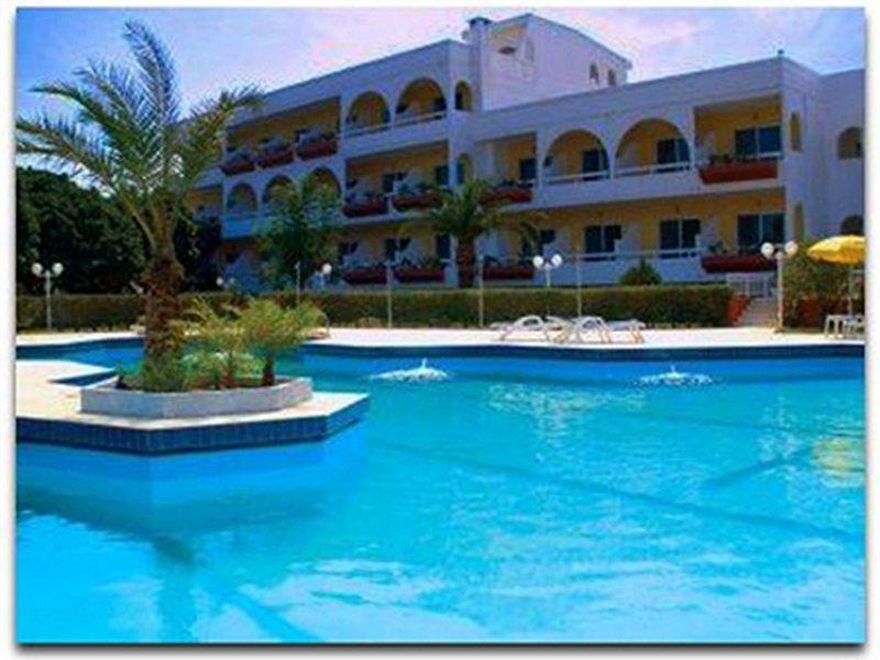 Happy Days Hotel, Adults Only Теологос Экстерьер фото